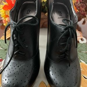 Bakers Women’s black high heels, lace up, size 7